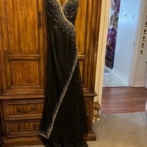 Homecoming/prom gown black size 6